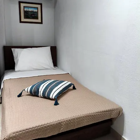 Dimitra's House 글로사