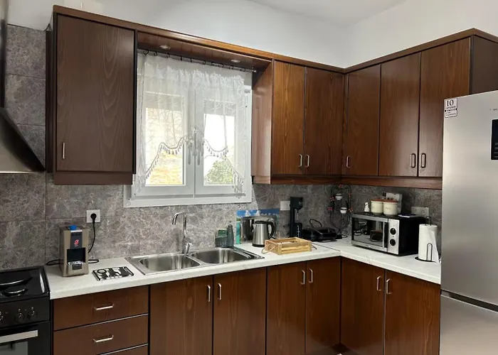 بيت للعطل Dimitra's House غلوسا